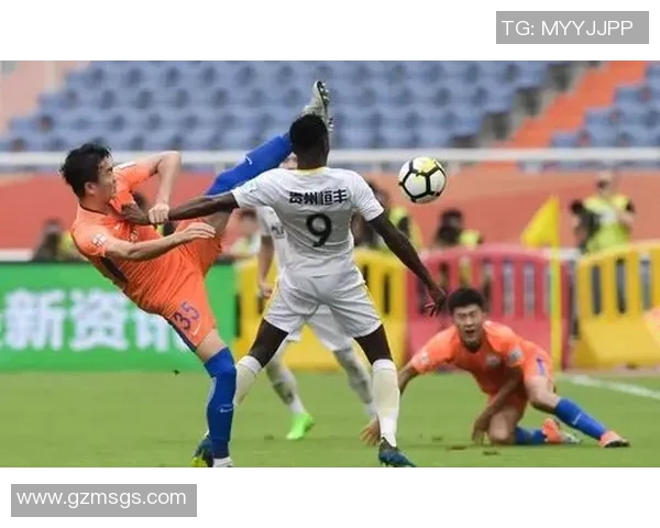 足球明星自责瞬间集锦展现他们内心的挣扎与反思